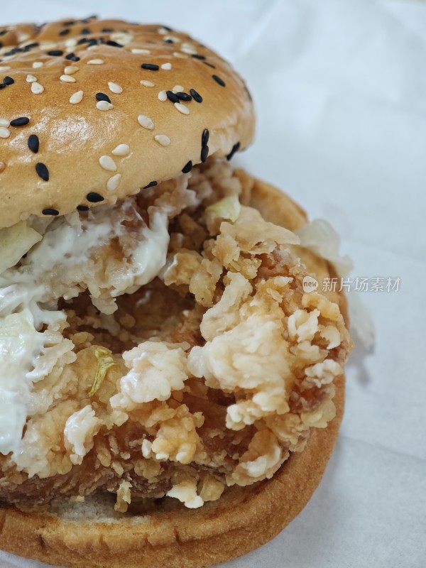 芝麻炸鸡汉堡特写