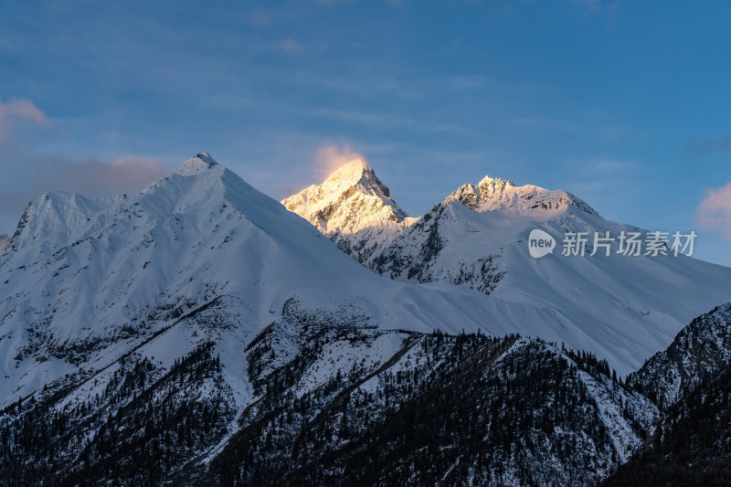 西藏昌都然乌湖来古雪山冰湖环绕静谧胡静