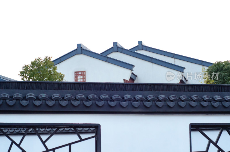 上海朱家角古镇古典园林屋顶