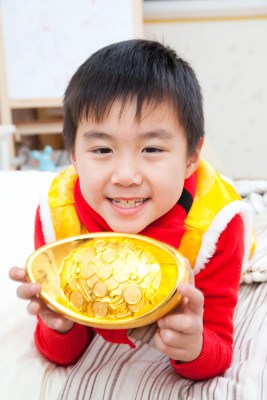 节日中的小男孩