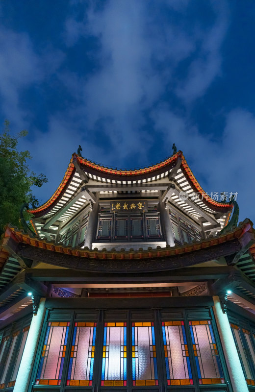 广州永庆坊中式传统建筑亭台楼阁夜景灯光