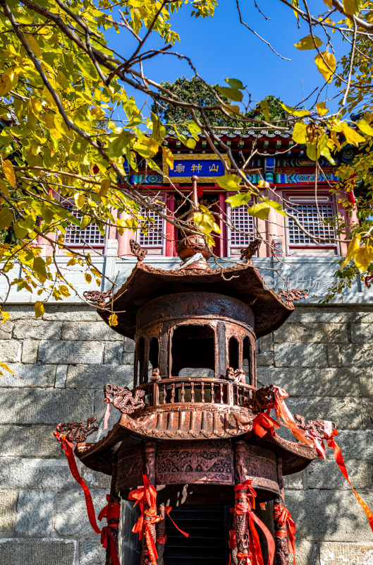 峄山南天门山神庙山神庙秋色景观