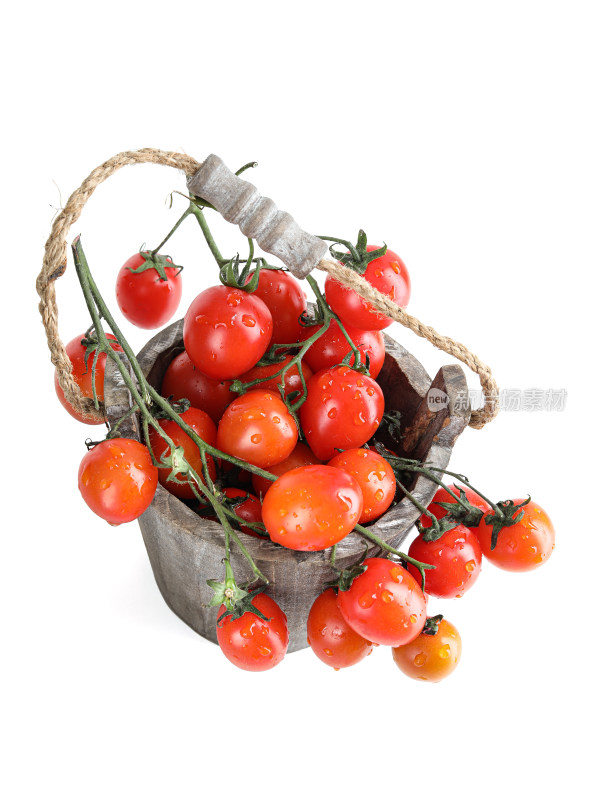 一篮子新鲜水果西红柿番茄的白底图