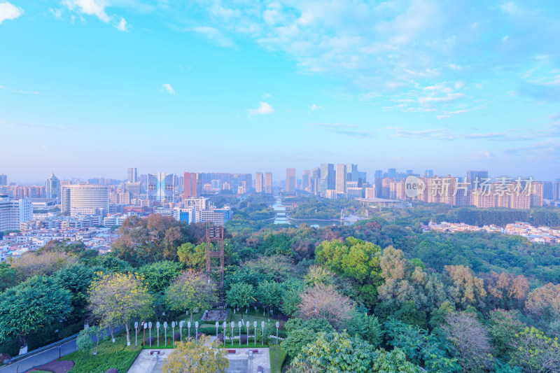 佛山礌岗公园魁星阁眺望城市高楼建筑群