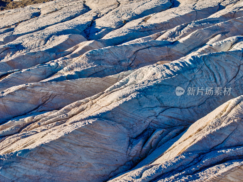 航拍阿尼玛卿雪山