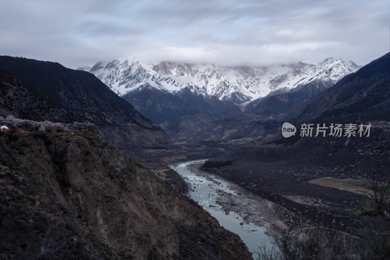 西藏林芝索松村南迦巴瓦峰雪山云海之巅