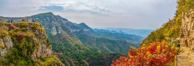 山东淄博潭溪山大裂谷地质公园秋景