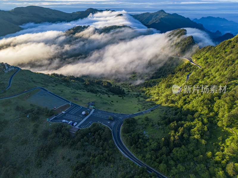 大自然高山云海湖北神农顶景区