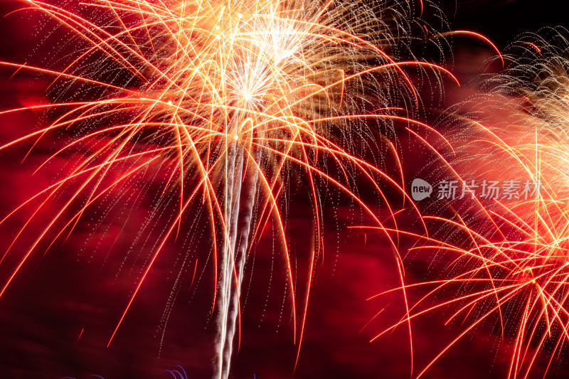 广州2025白鹅潭水上绽放的绚丽多彩烟花夜景