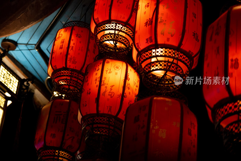 广东惠州西湖灯会上造型精致的花灯造型