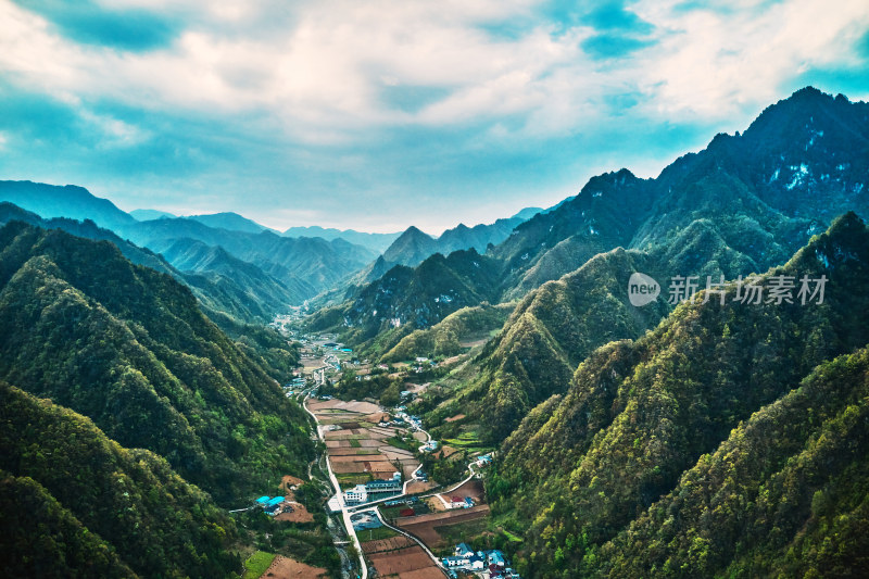 湖南神农架林区太阳坪自然保护区长坊村