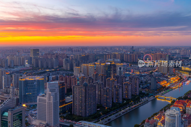 天津海河沿岸夕阳夜景