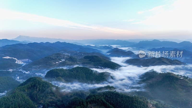 重庆酉阳：“睡佛”山下好风光