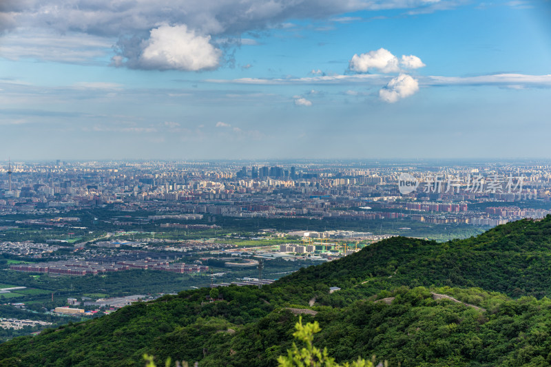 从北京西山远眺丰台丽泽商务区