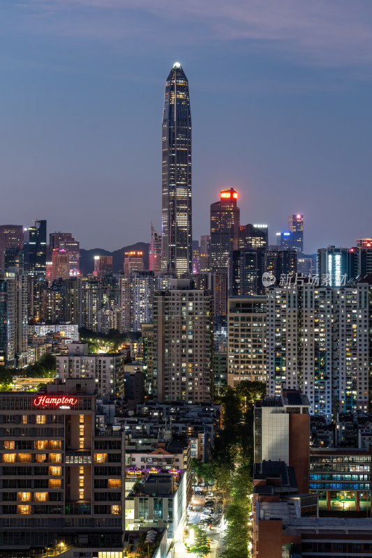 深圳福田CBD大湾区平安大厦夜景蓝调