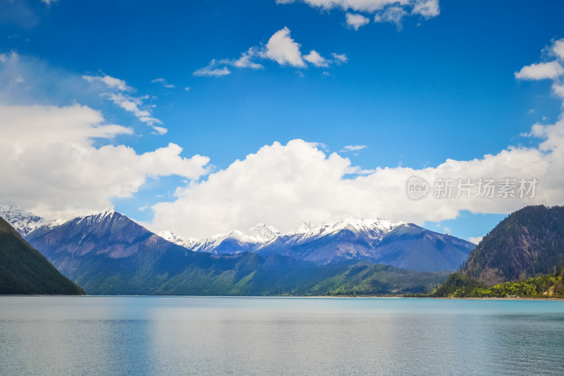 西藏林芝巴松措山水自然风景