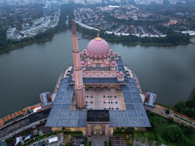 马来西亚布城粉色水上清真寺建筑景观航拍