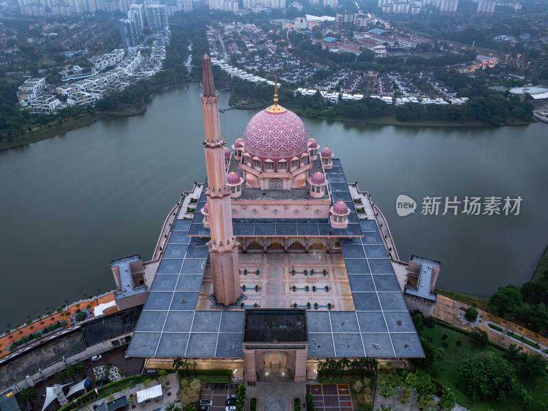 马来西亚布城粉色水上清真寺建筑景观航拍