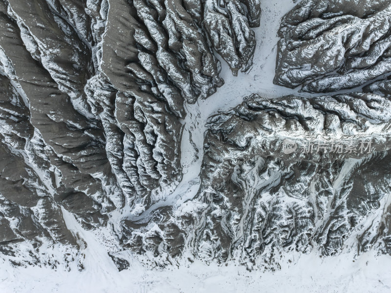 新疆北疆独山子大峡谷纹理雪山高空航拍