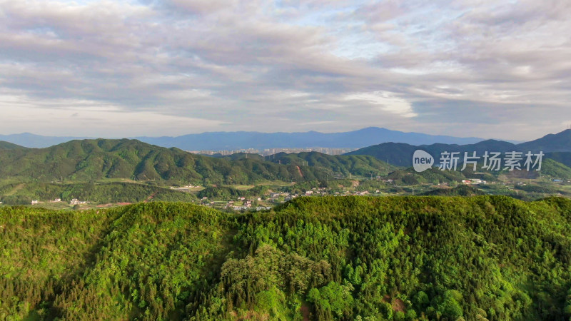 连绵起伏山川风景