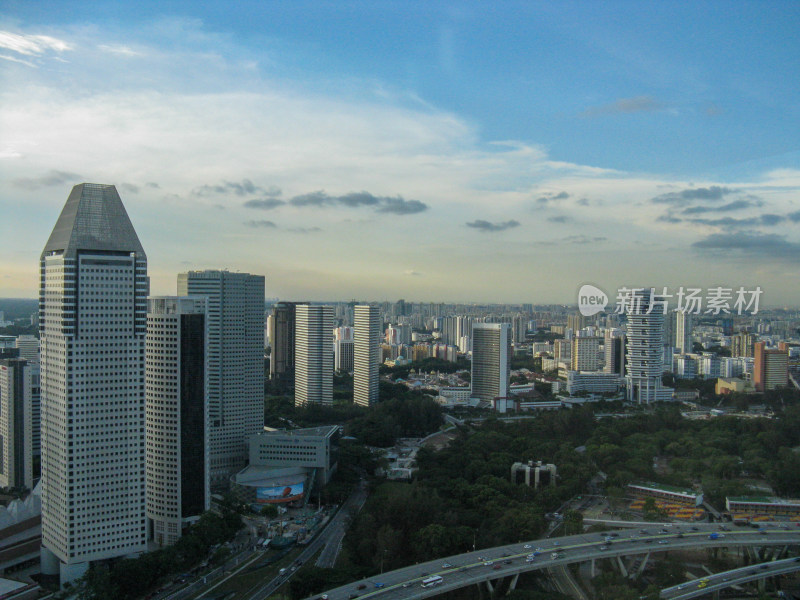 新加坡摩天观景轮上俯瞰新加坡城市风光