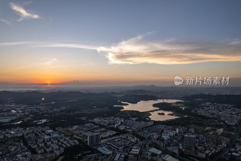 深圳市宝安区石岩街道日落航拍图