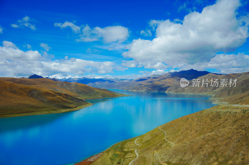 西藏羊卓雍错山水湖泊自然风景