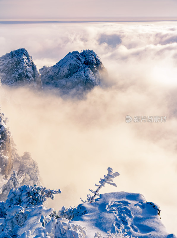 河南老君山清晨雪后云海日出航拍