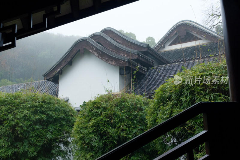 湖南雨雾中的岳麓书院