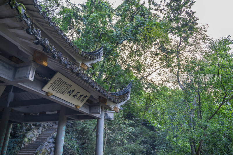 杭州西湖飞来峰纪念岳飞而建的翠微亭