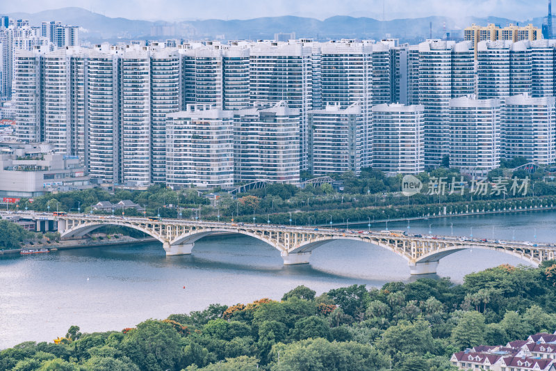 广西柳州城市风光-壶东大桥与保利大江郡