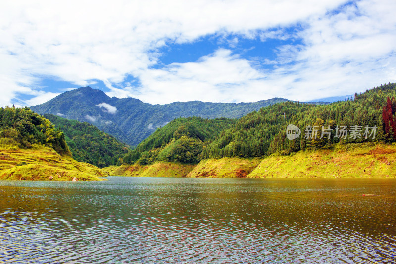 风景湖泊雅女湖