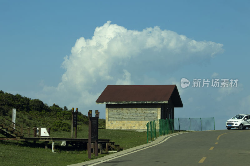 红房子 夏天  清新  公路