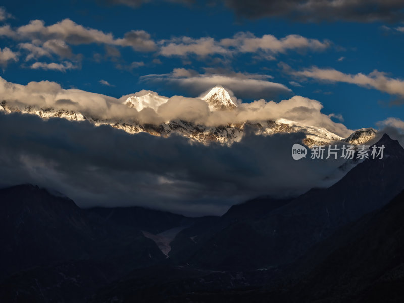 西藏林芝索松村南迦巴瓦峰雪山航拍