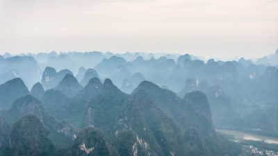 桂林山水水墨画中国画风