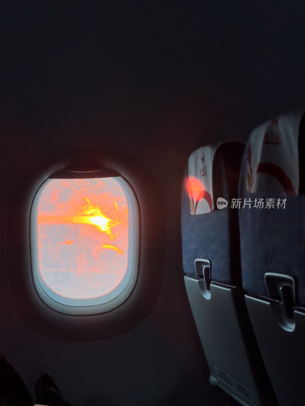 飞机上窗外的日落