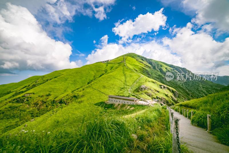 翠绿的高山