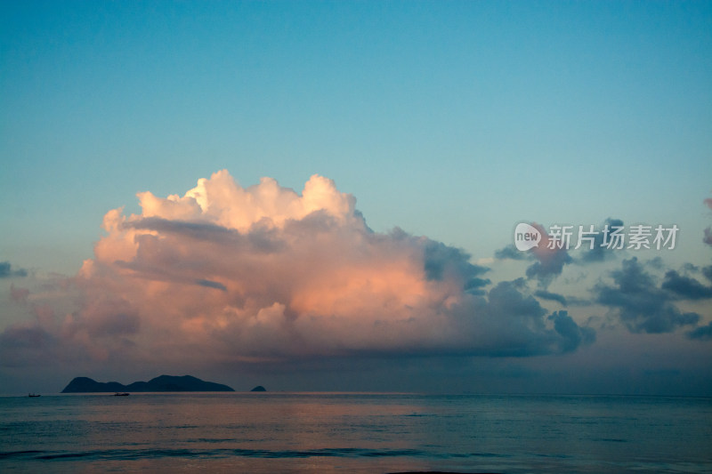 海上晚霞云朵景观