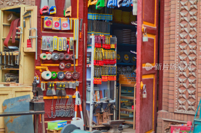 新疆喀什老城街道街区五金工具店