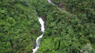 广东东莞：雨后山涧水量充沛 水流湍急