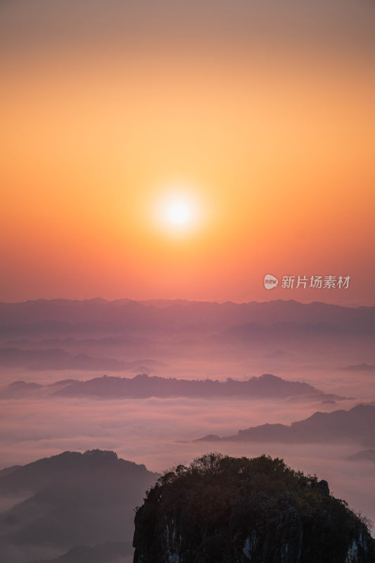 兴义市玉皇顶风景区日出云海