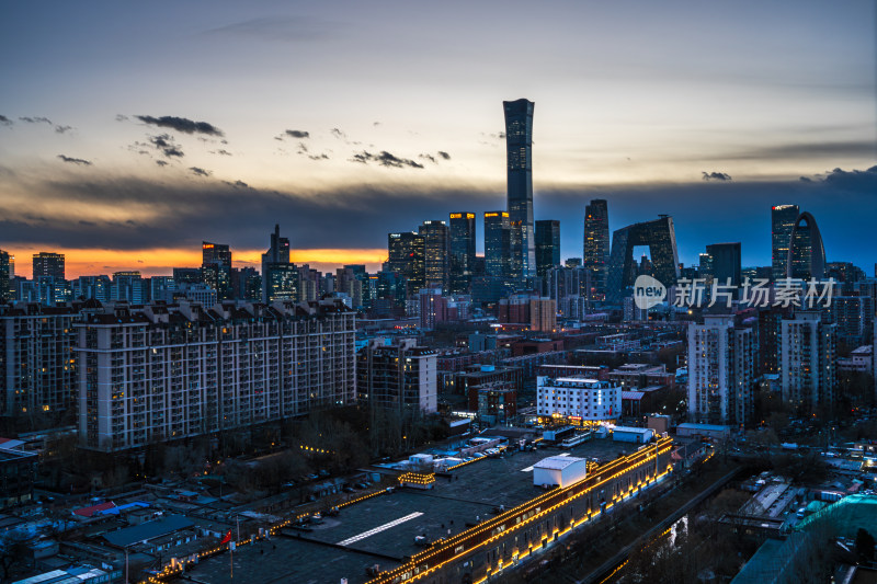 北京暮色下的北京城市高楼建筑群