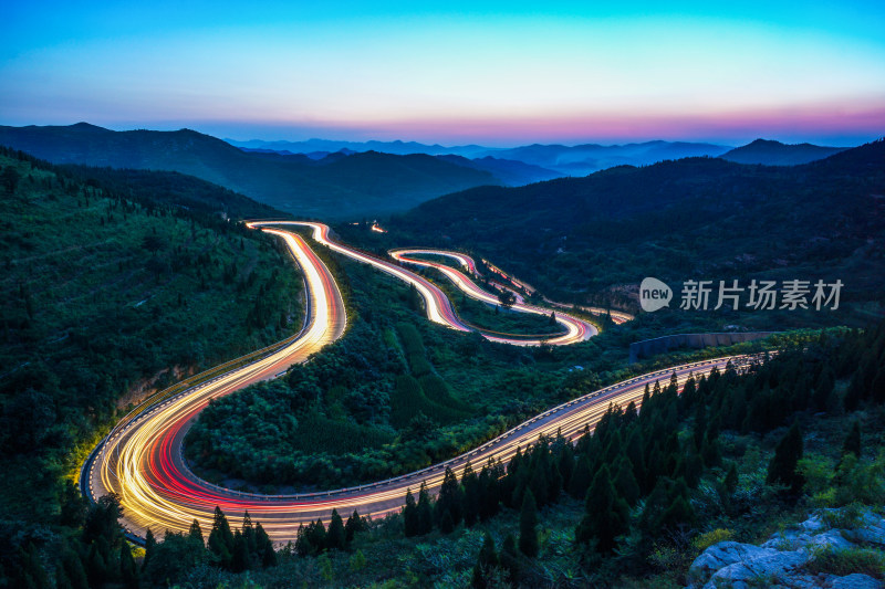 青州牛角岭盘山路夜景车轨风光