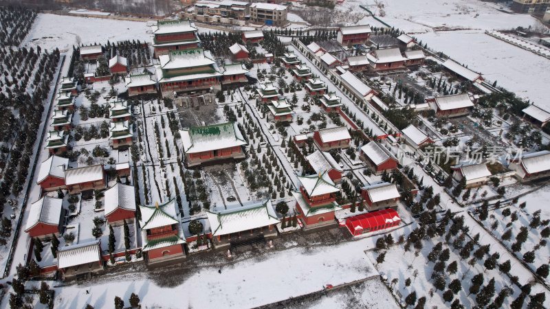 航拍雪景中的伊川二程文化园