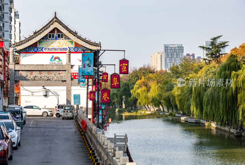 济宁宣阜巷老运河河畔古建城市风光倒影