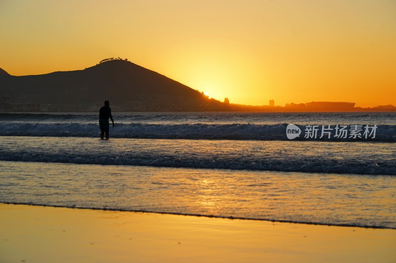 南非开普敦，Bloubergstrand Beach的日落