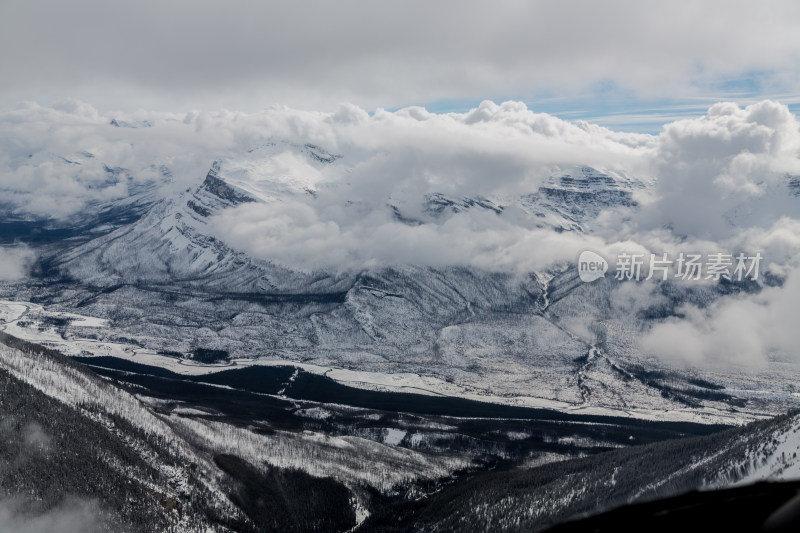 冬天的落基山脉自然美景