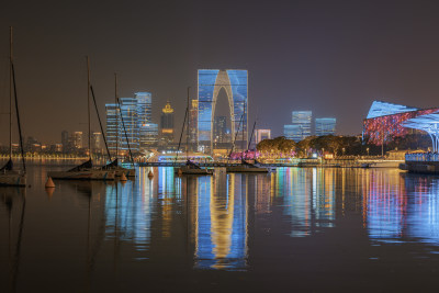 苏州金鸡湖景区-游船与东方之门夜景