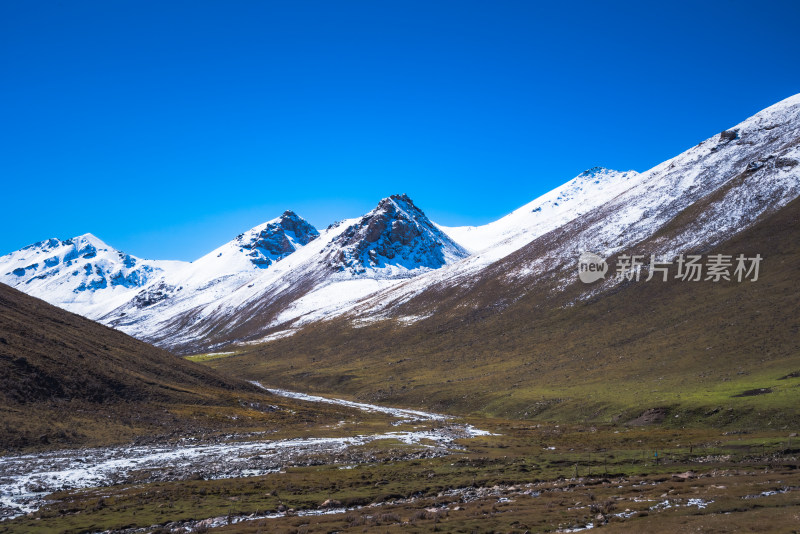 新疆天山山脉雪山山峰山脉