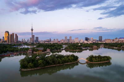 天津天塔湖水上公园景区城市日落晚霞风光